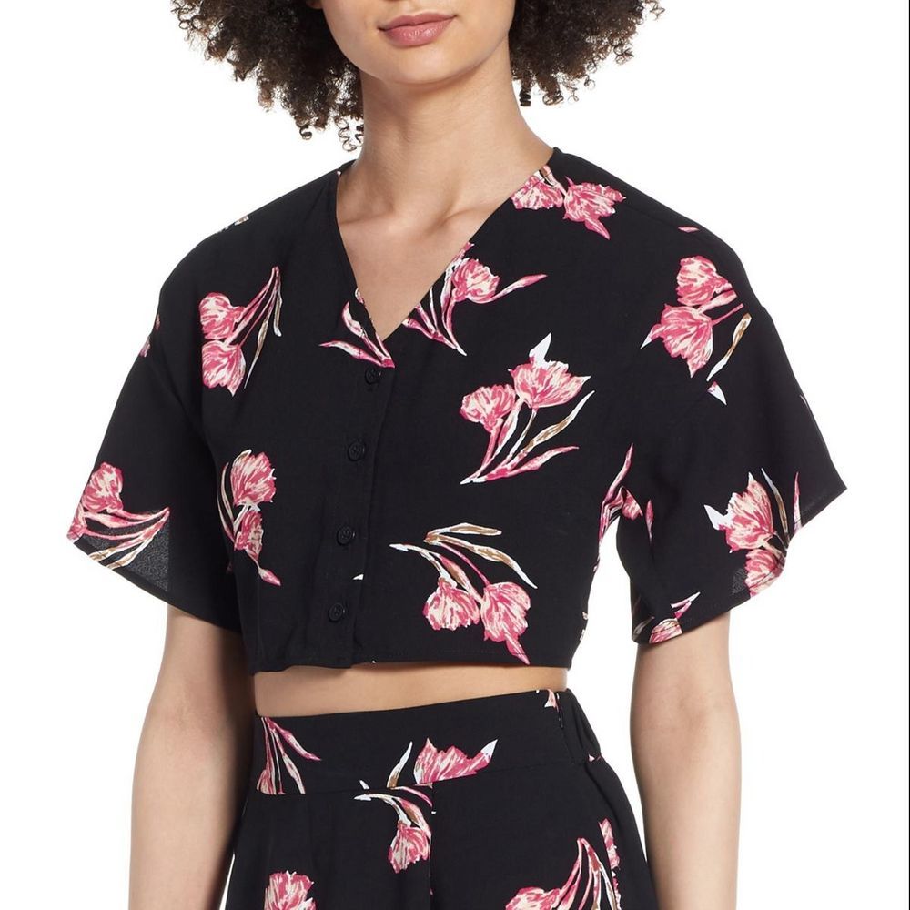 LEITH | S Black Floral Short Sleeve Crop Top
